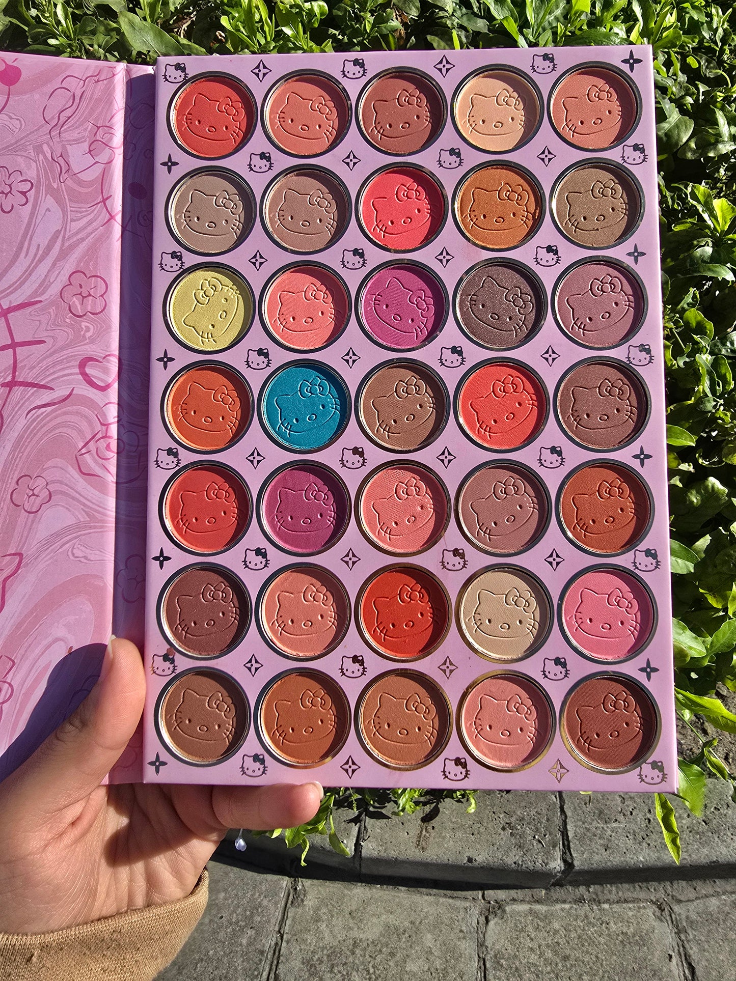 Hello Kitty 35-Color Eyeshadow Palette