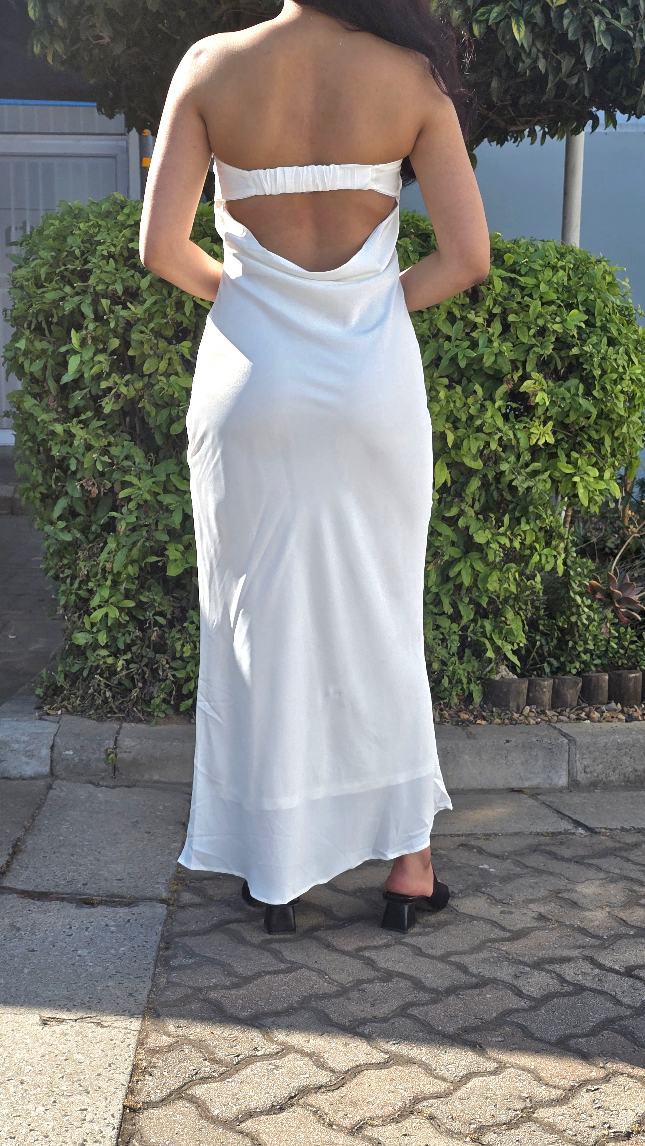 Glamorous Satin Bodycon Dress – Luxe Shine & Flattering Fit