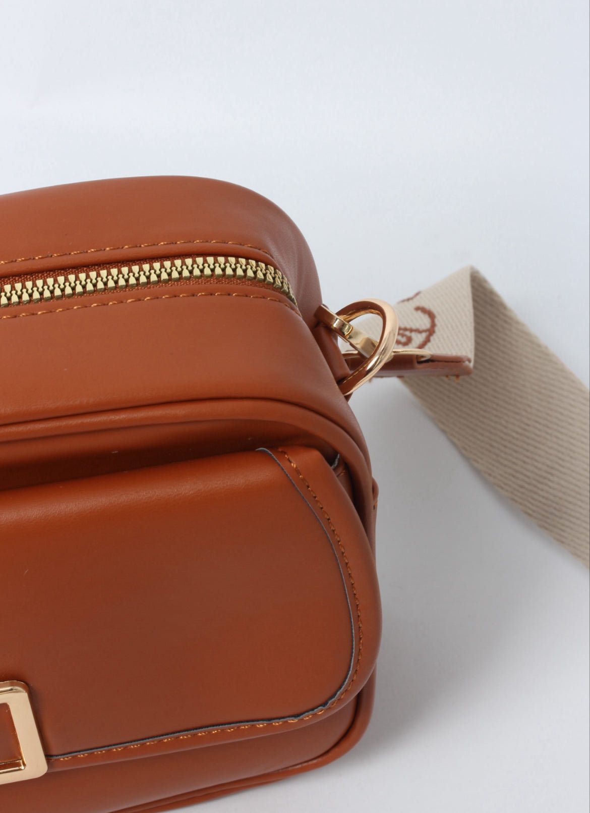 Minimalist PU Leather Crossbody Bag – Everyday Chic & Spacious  H722