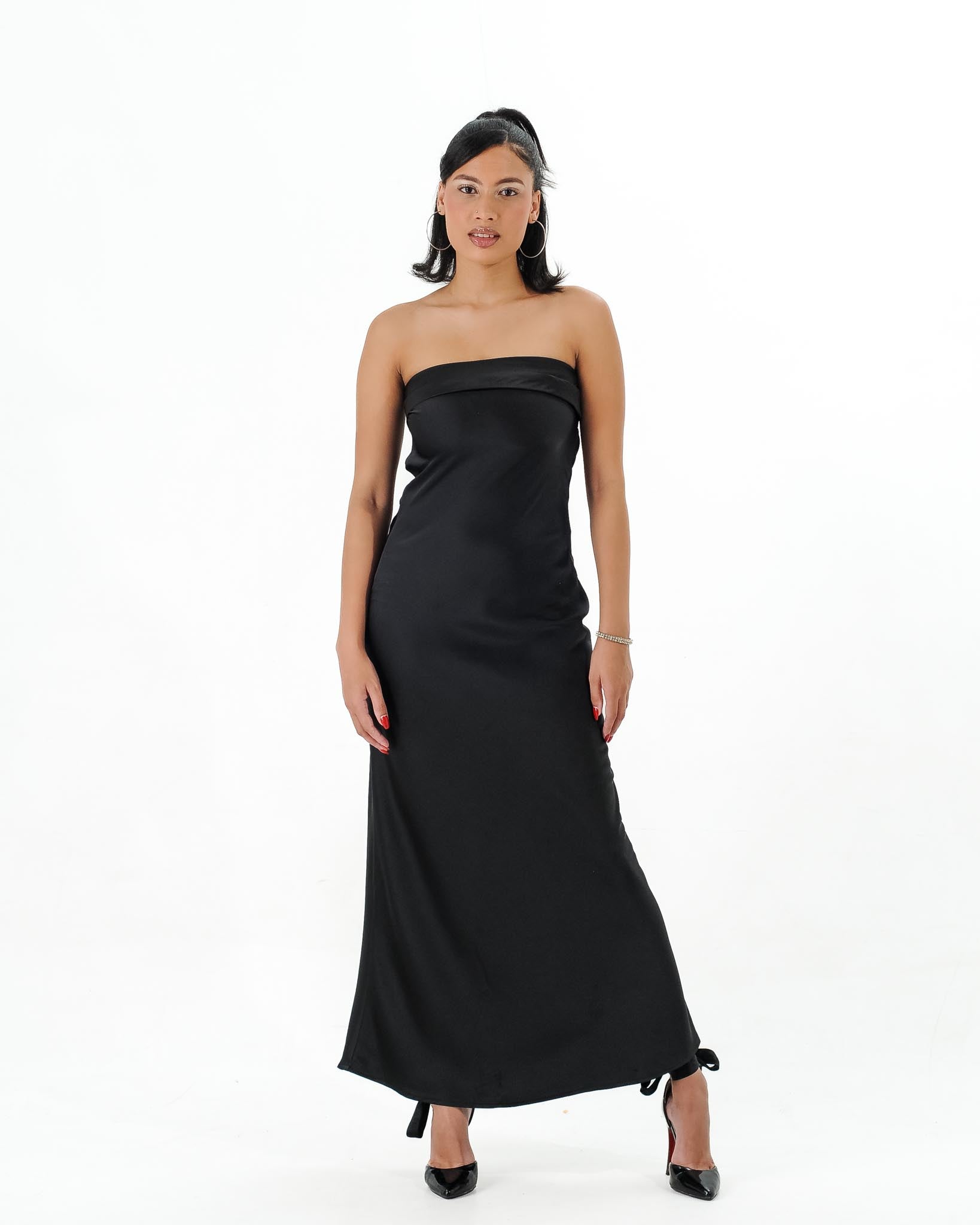 Glamorous Satin Bodycon Dress – Luxe Shine & Flattering Fit