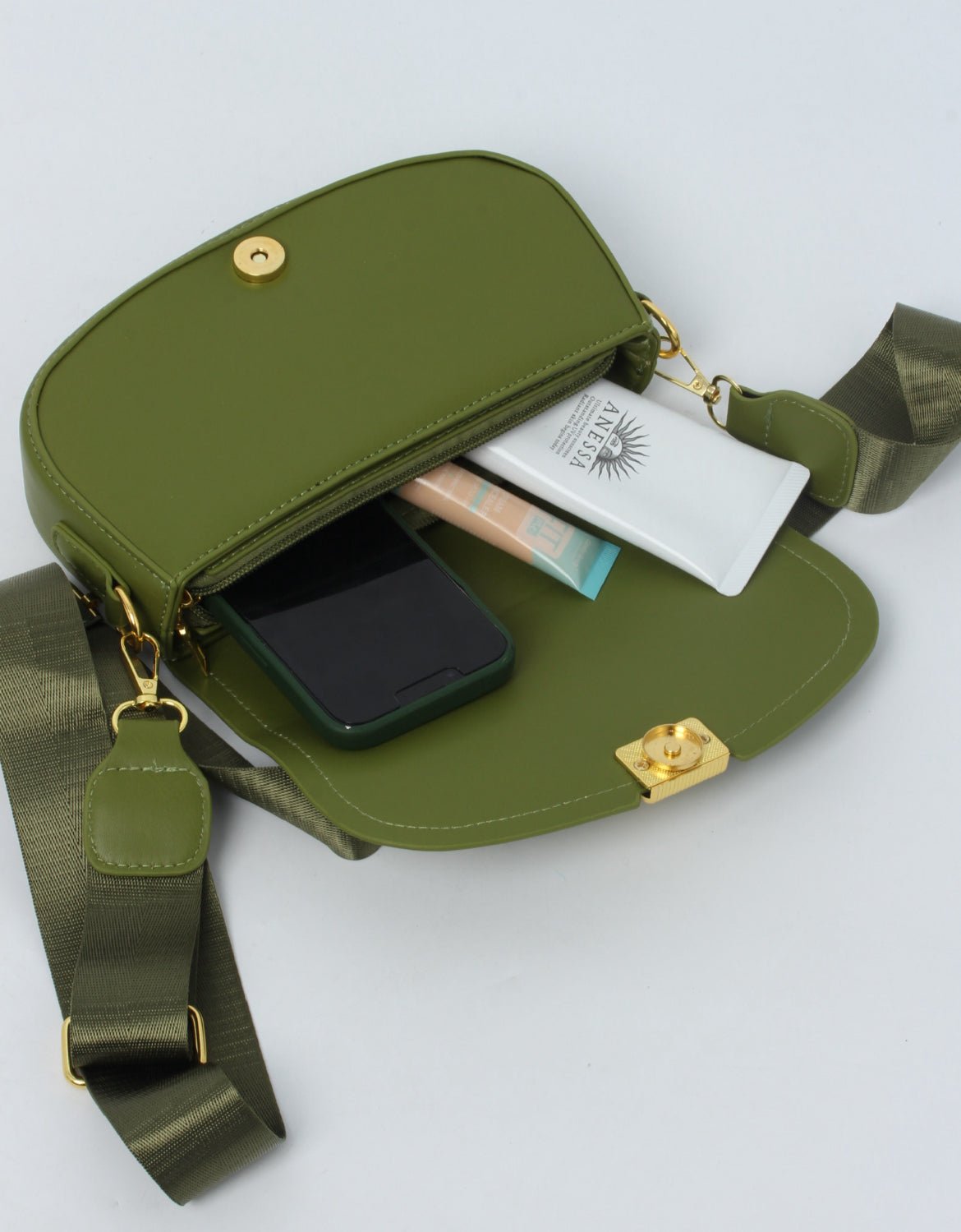 - Elegant Saddle Crossbody Bag - Stylish & Compact Everyday Purse 60022