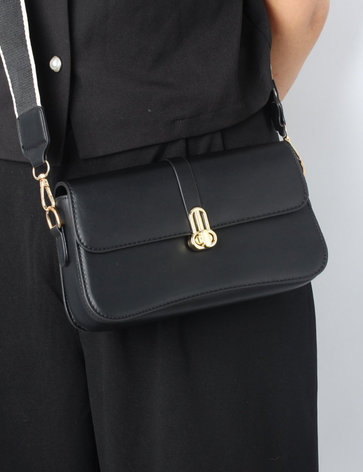 Sleek PU Leather Shoulder Bag – Classic Style with Modern Strap 8002#