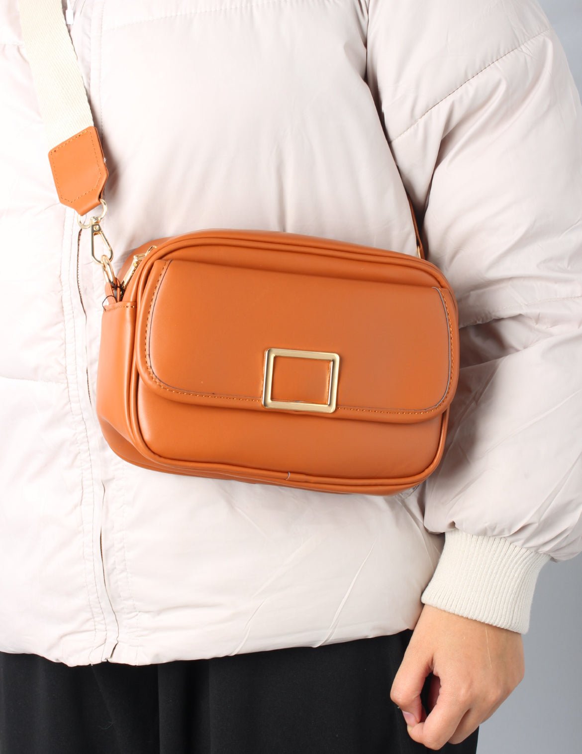 Minimalist PU Leather Crossbody Bag – Everyday Chic & Spacious  H722