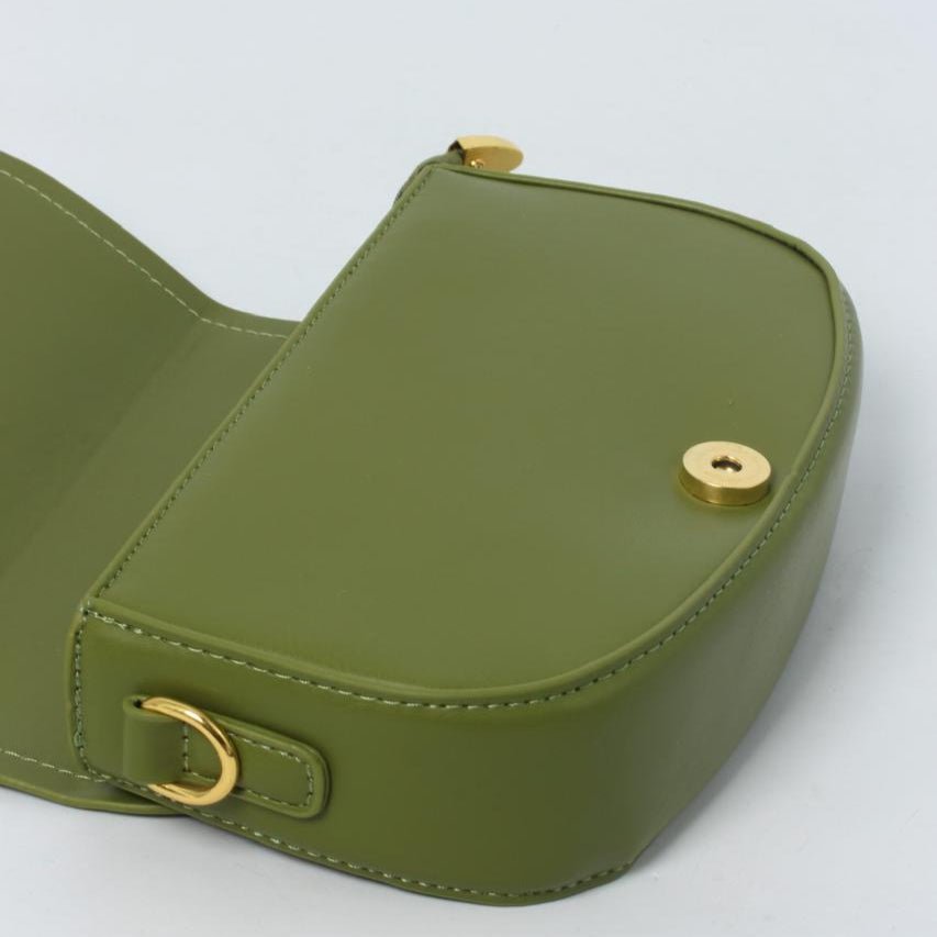 - Elegant Saddle Crossbody Bag - Stylish & Compact Everyday Purse 60022