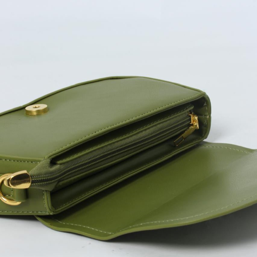 - Elegant Saddle Crossbody Bag - Stylish & Compact Everyday Purse 60022
