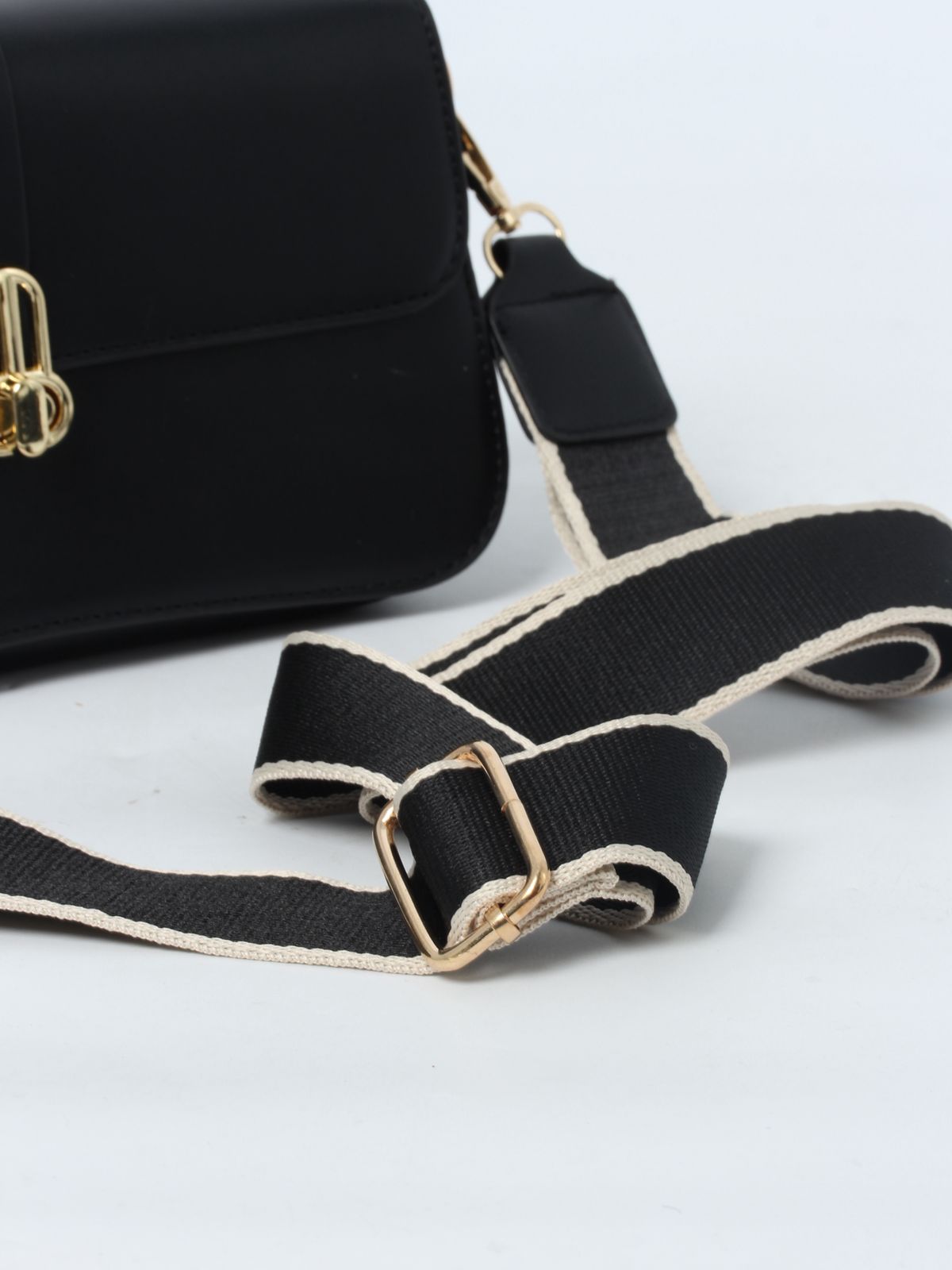 Sleek PU Leather Shoulder Bag – Classic Style with Modern Strap 8002#