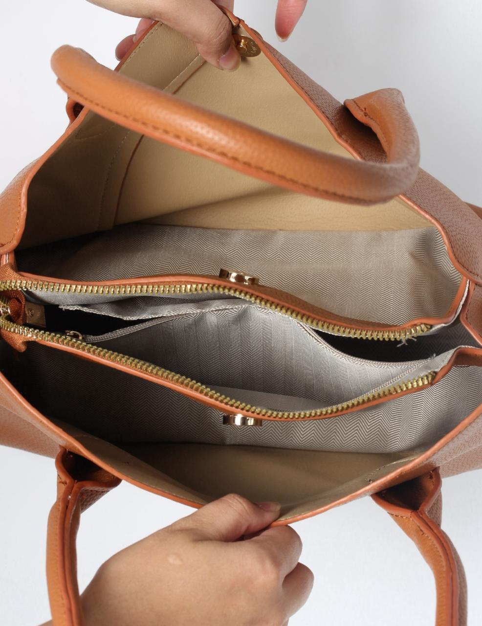 Elegant Structured Tote Bag – Classic & Versatile 8X059