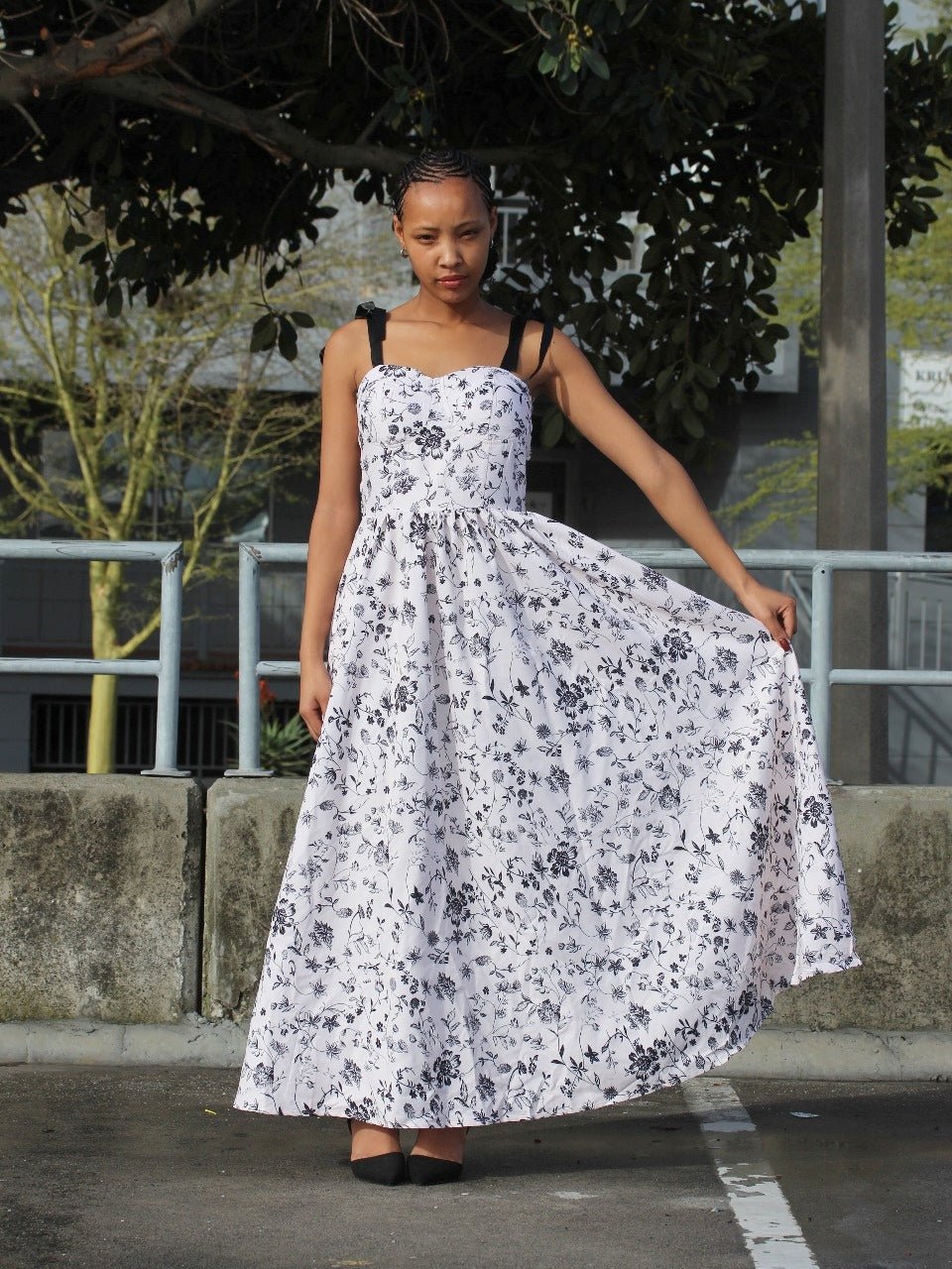 Floral Tie-Strap Maxi Dress – Sweetheart Neck Summer Style