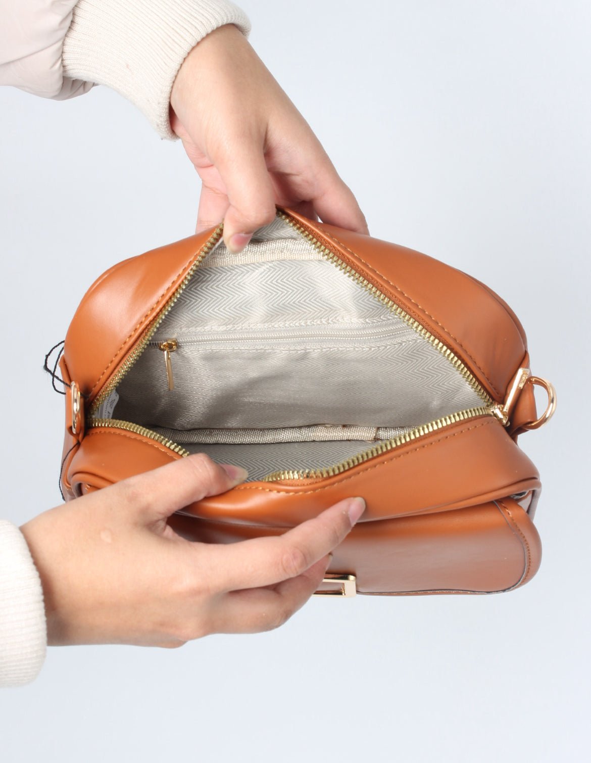 Minimalist PU Leather Crossbody Bag – Everyday Chic & Spacious  H722