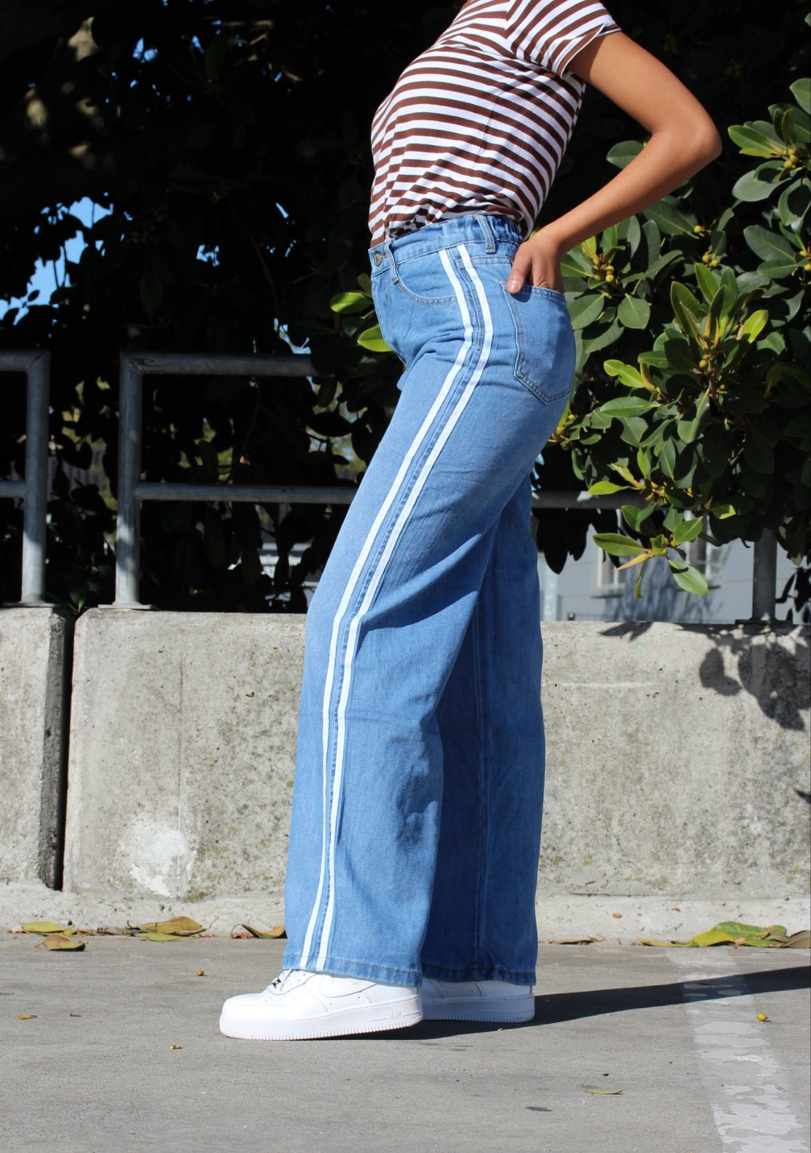 Striped Wide-Leg High-Waist Jeans – DYQ 372