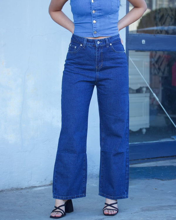 High-Waisted Straight-Leg Jeans – Dark Wash