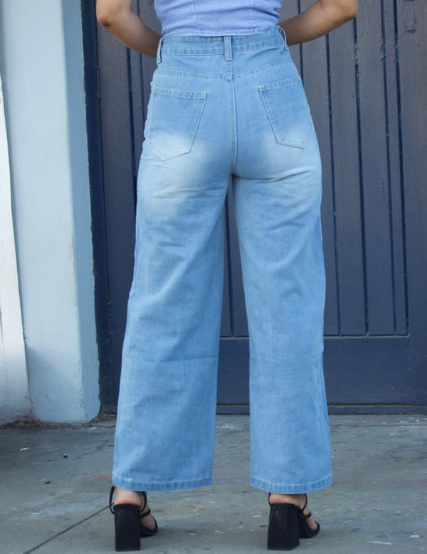 High-Waisted Straight-Leg Washed Denim Jeans – Light Blue