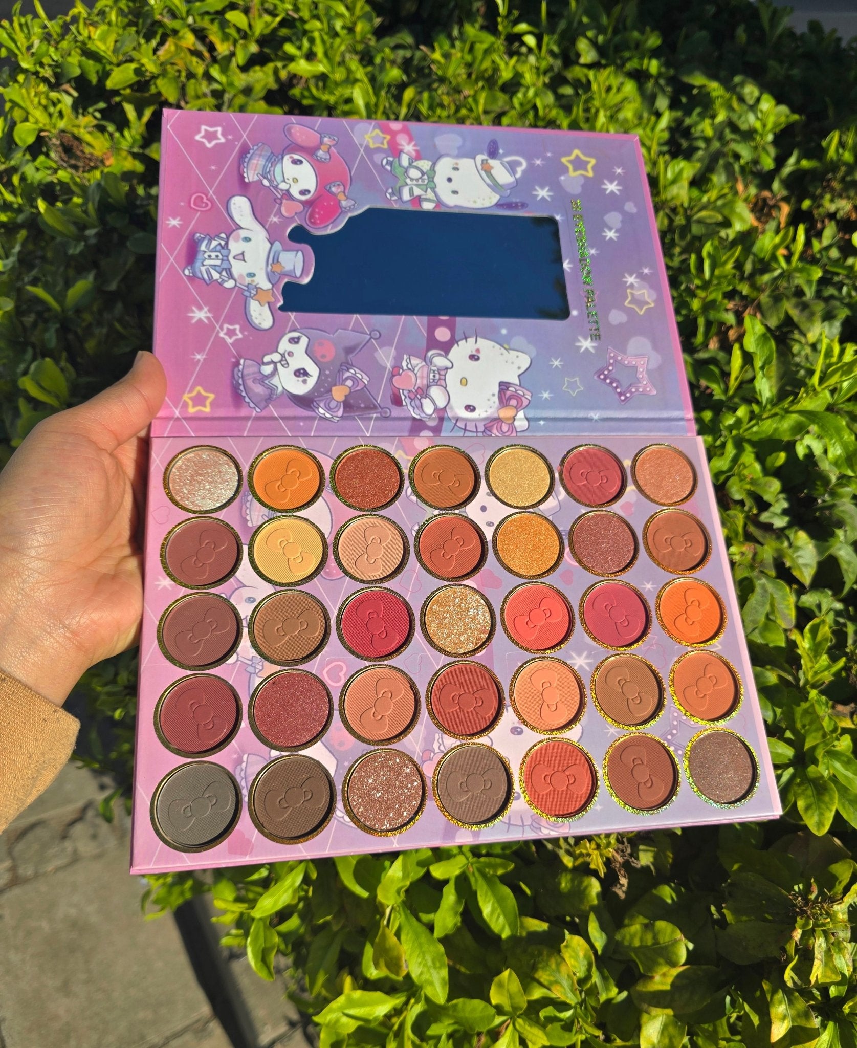 Hello Kitty 35-Color Purple Eyeshadow Palette