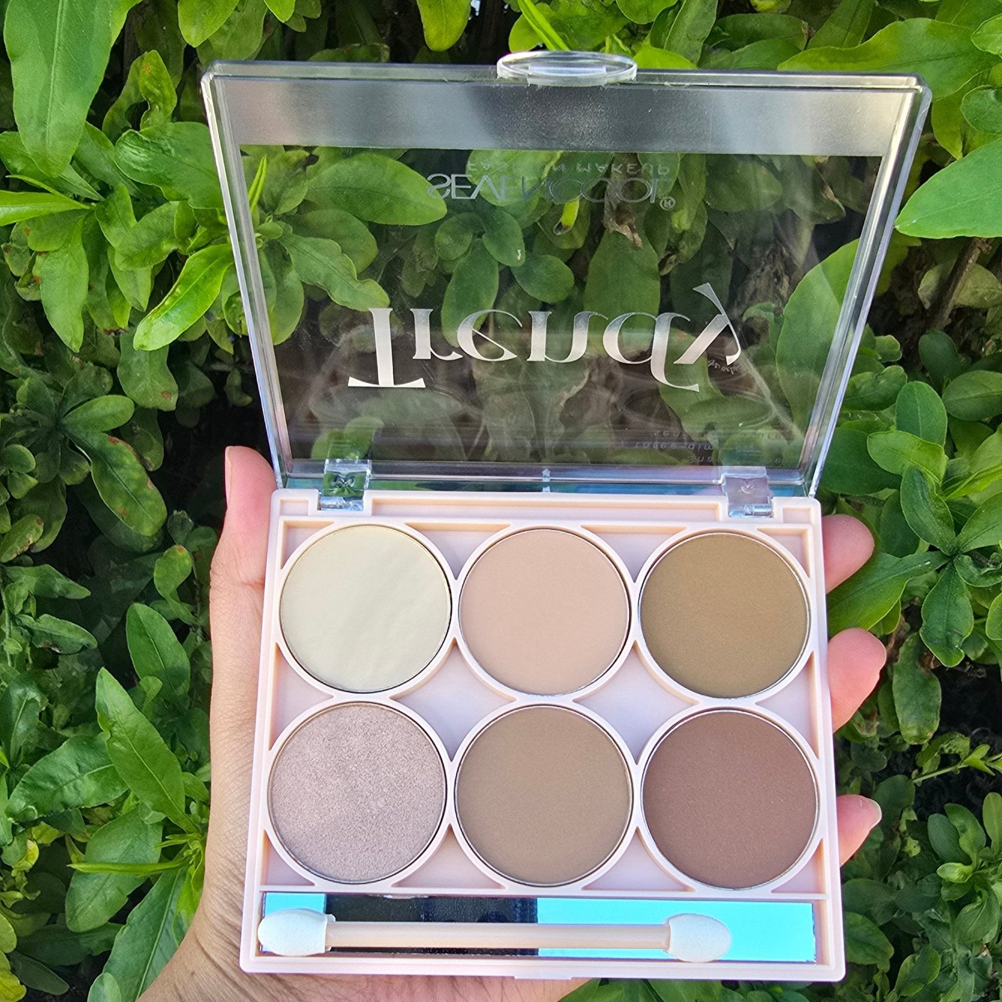 Trendy Eyeshadow & Highlighter Palette – Glow & Glam in One
