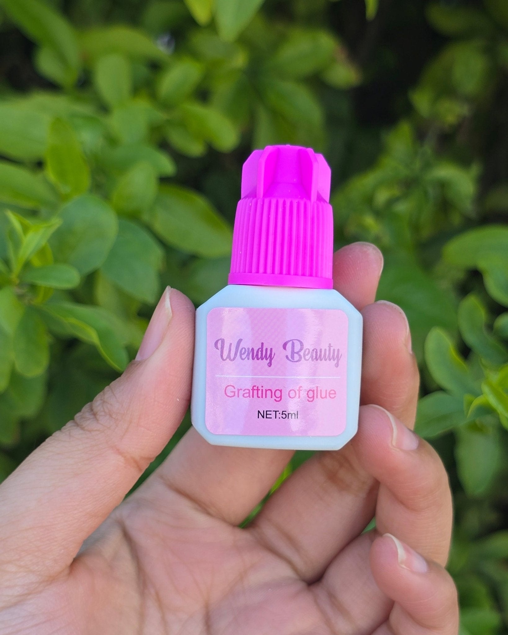 Strong Hold Lash Glue – Long Lasting Eyelash Adhesive
