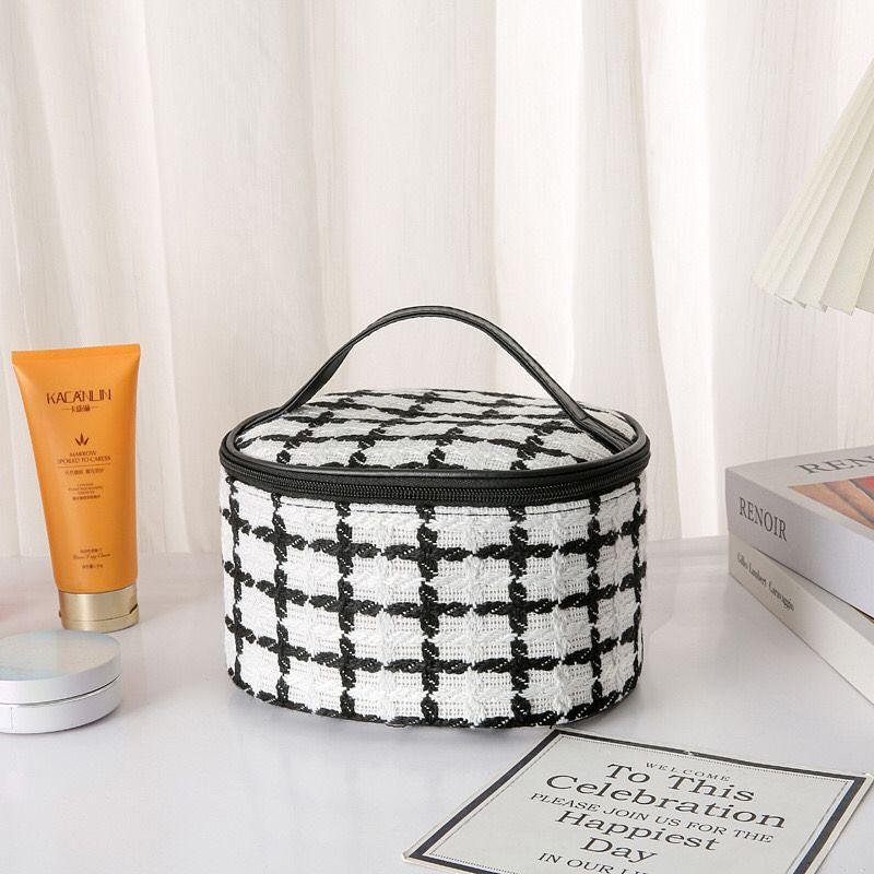 Tweed circle travel bag
