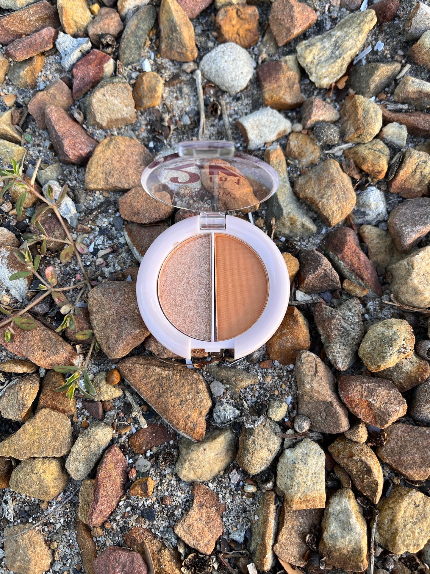 Double Beauty Dual Highlighter & Contour Powder - Define & Illuminate