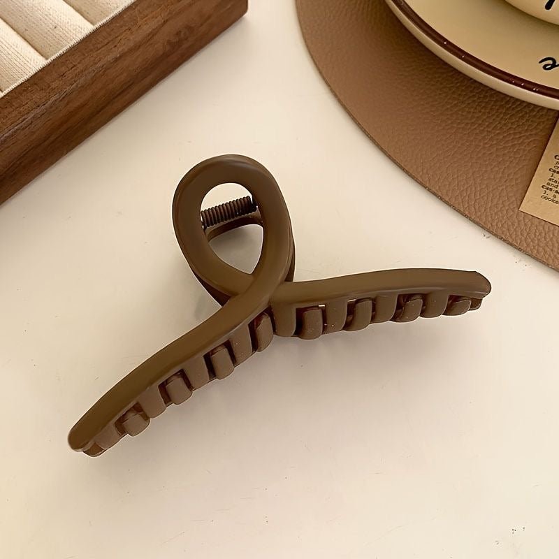Matte Twist Hair Grip – Elegant and Functional Hair Clip