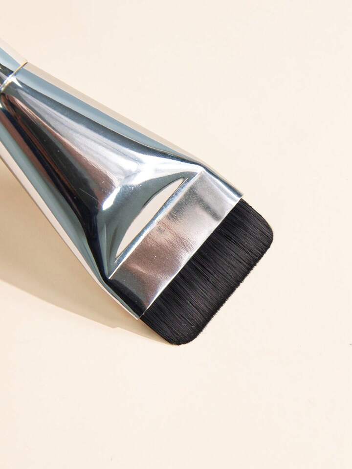 Foundation Brush - Perfect Blend for Flawless Makeup