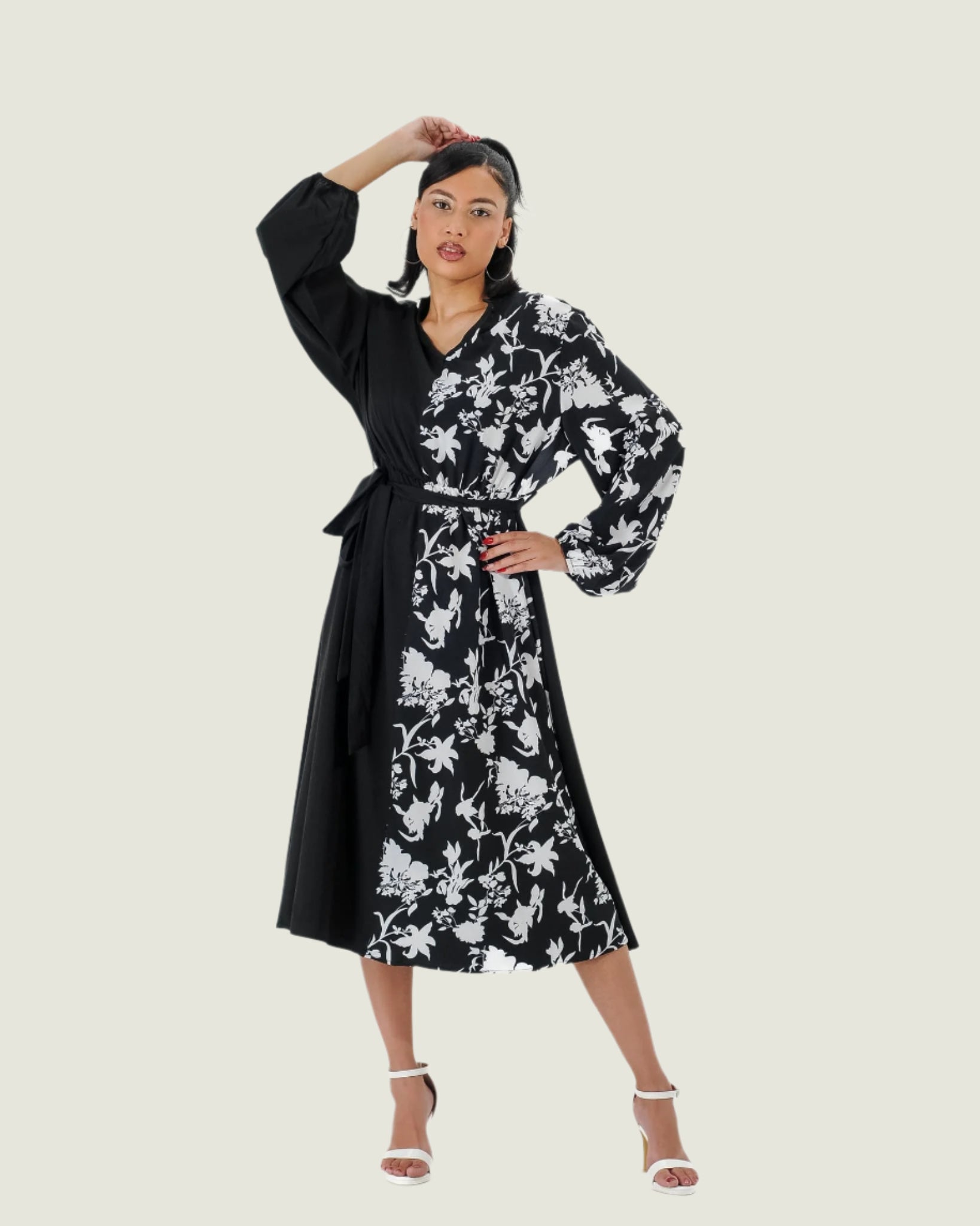 Elegant Black & White Floral Contrast Maxi Dress with No Belt – Timeless & Chic