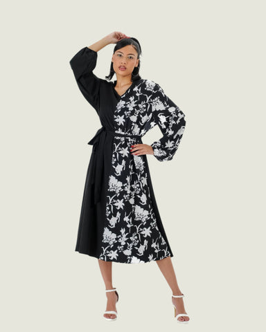 Elegant Black & White Floral Contrast Maxi Dress with No Belt – Timeless & Chic