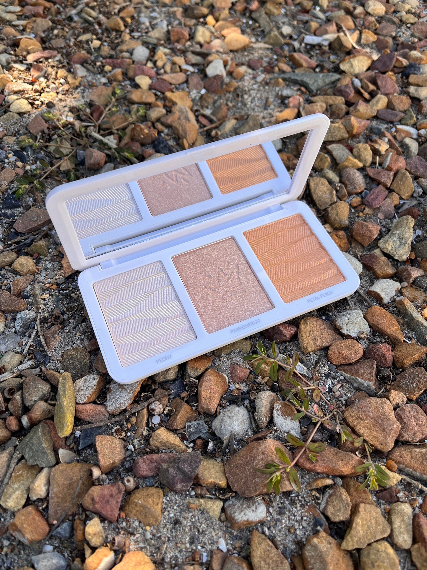 Supra Glow Highlighter Palette – Shine with Stunning Radiance