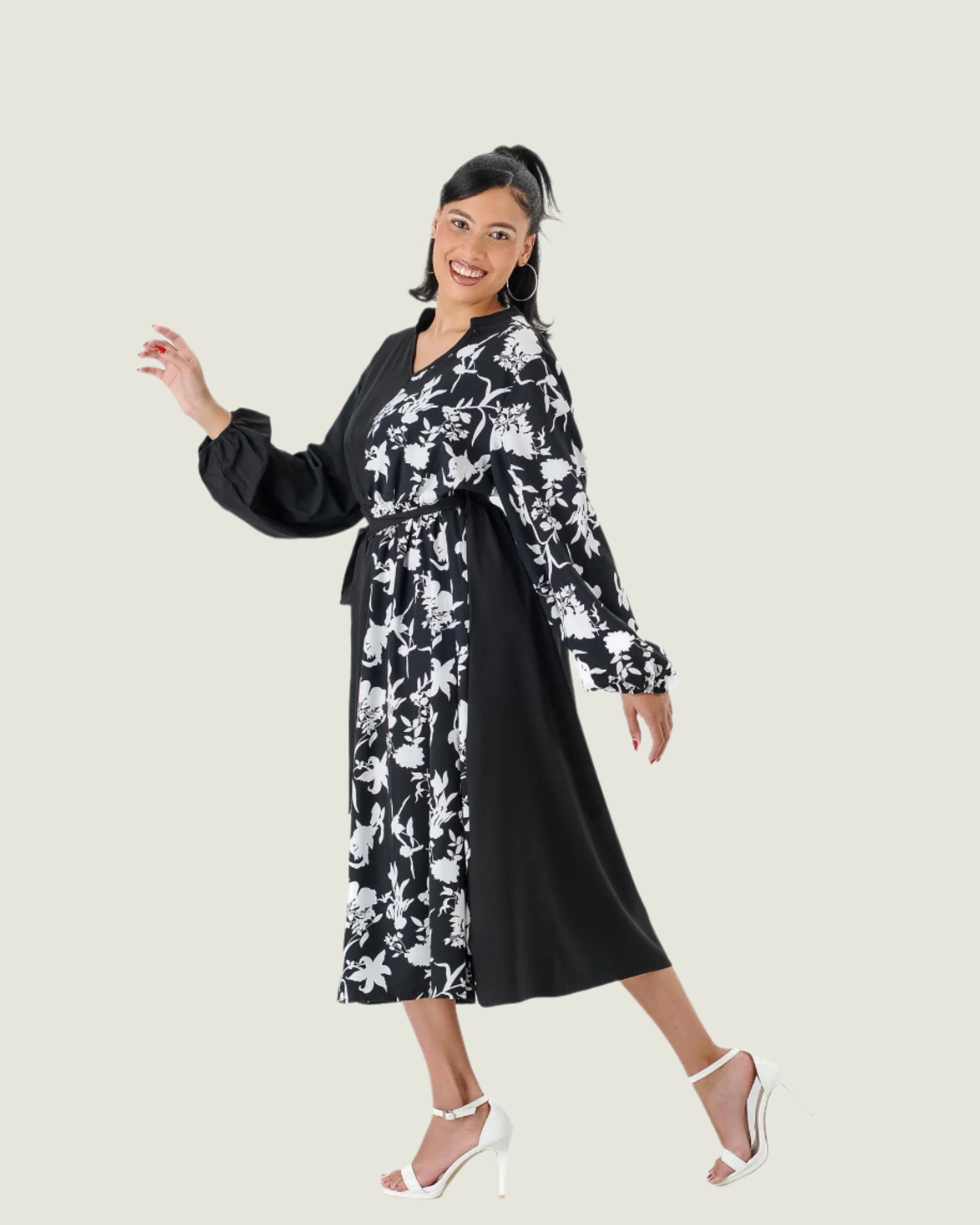 Elegant Black & White Floral Contrast Maxi Dress with No Belt – Timeless & Chic