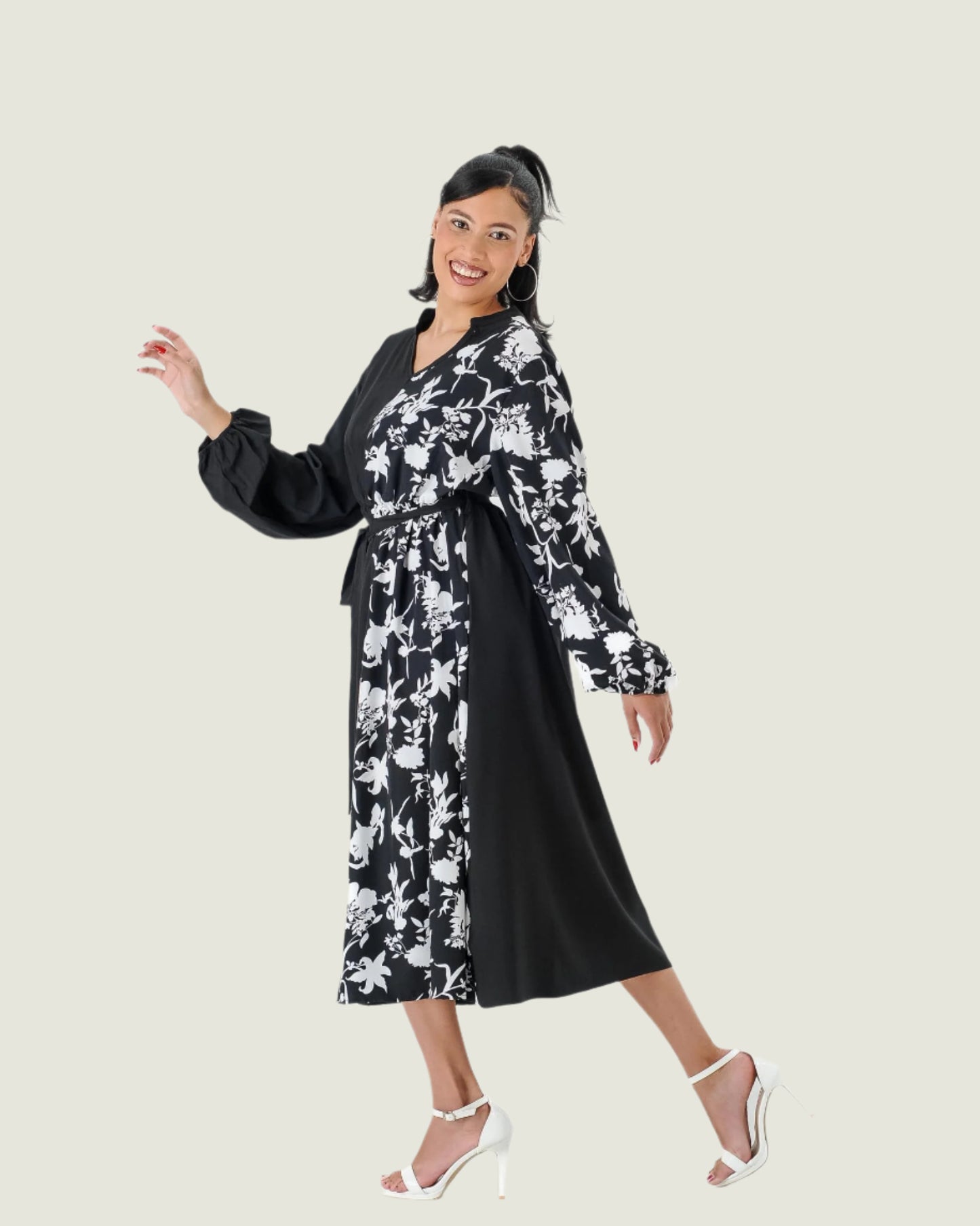 Elegant Black & White Floral Contrast Maxi Dress with Belt – Timeless & Chic
