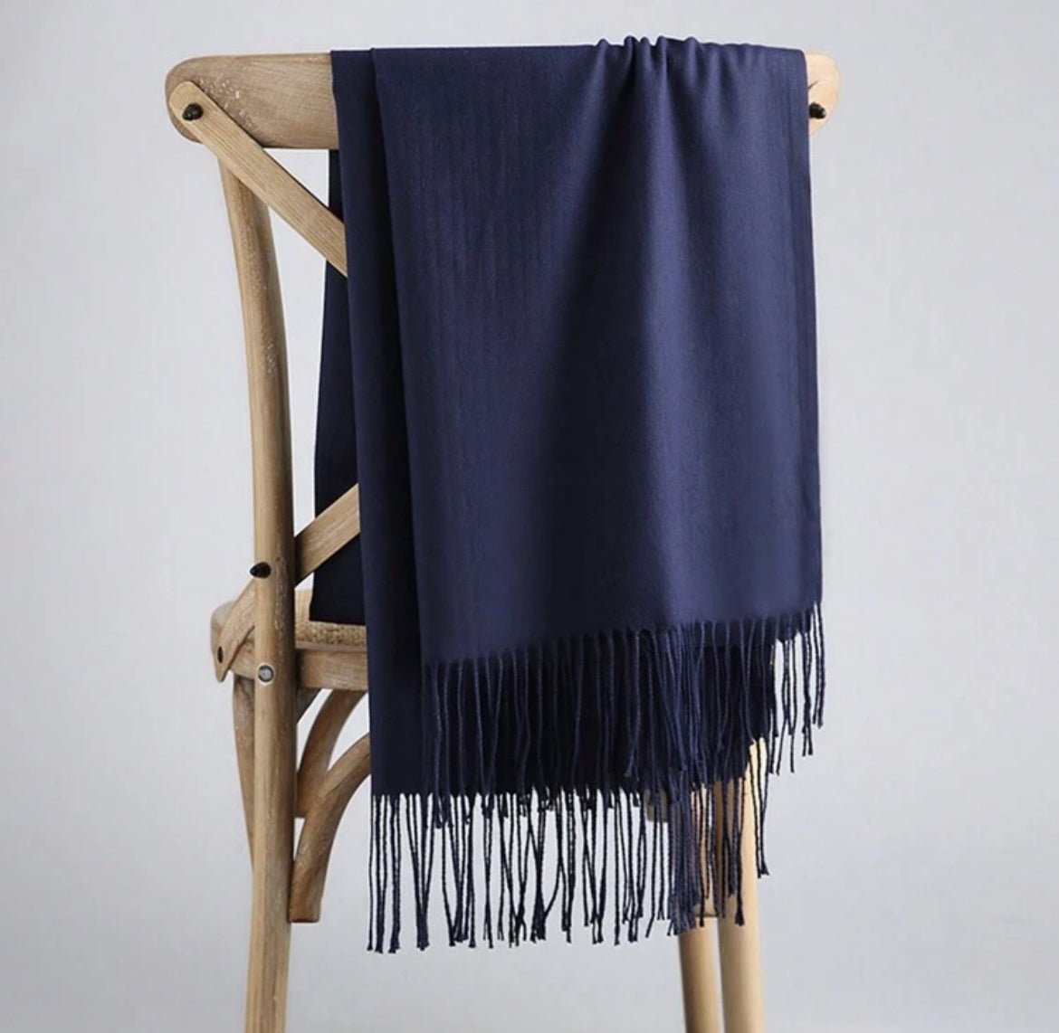 Classic Cashmere Scarf with Fringe – Soft & Elegant