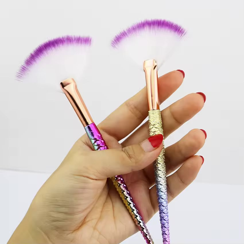 Mermaid Handle Fan Brush – 1pc (Random Colour)