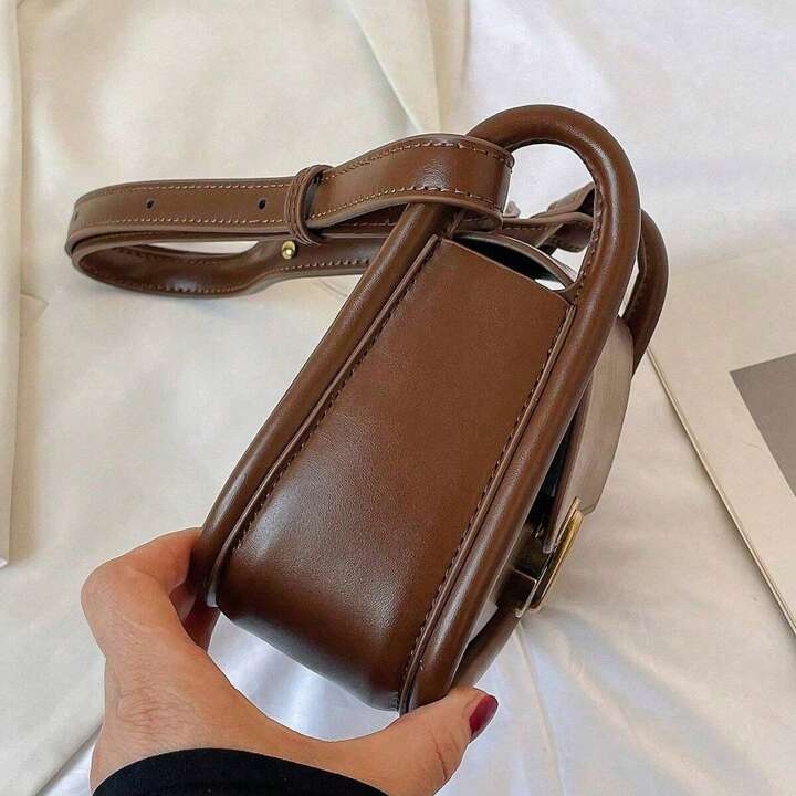 Soft-Curve Flap Shoulder Bag – Lightweight & Elegant Everyday Wear LYL070