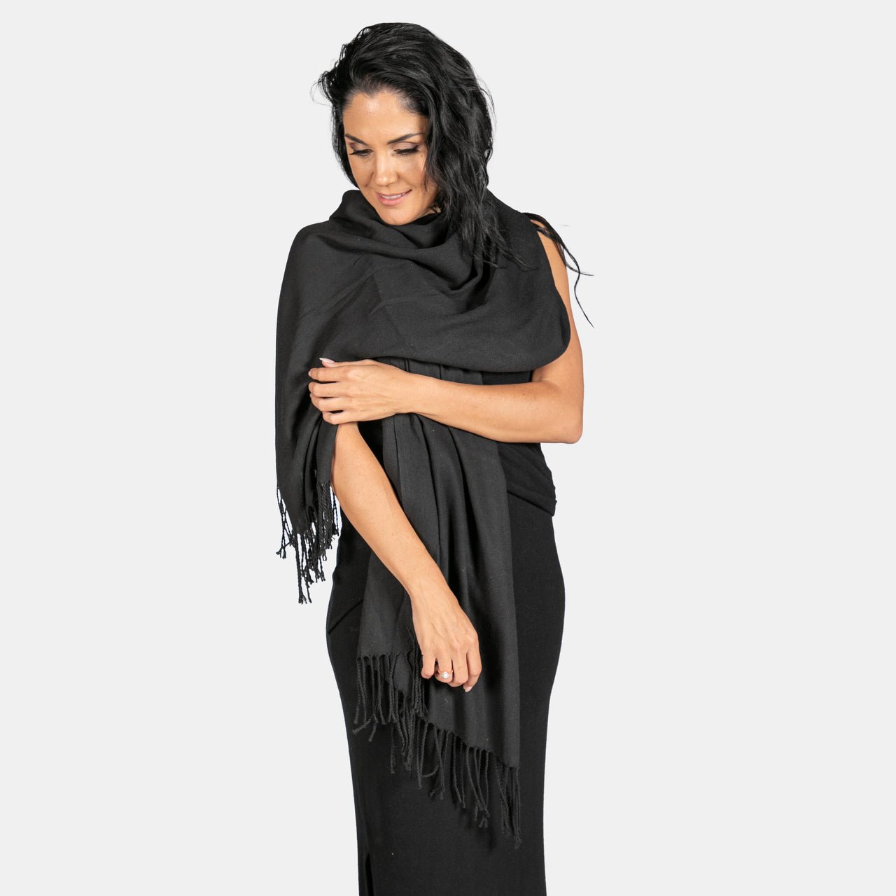 Classic Cashmere Scarf with Fringe – Soft & Elegant