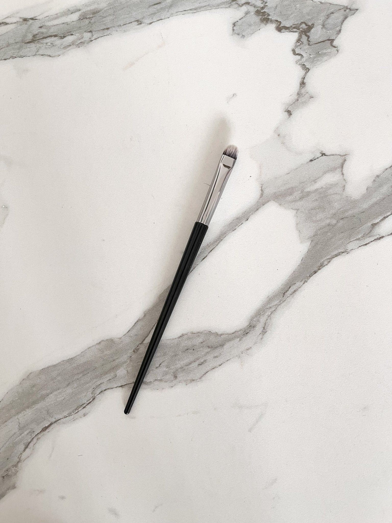Precision Eye Shadow Brush - Perfect for Detailed Eye Makeup