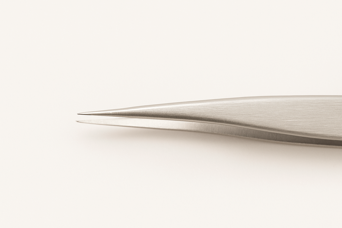 Precision Angled Tweezer – Stainless Steel Tip for Brows & Lash Application