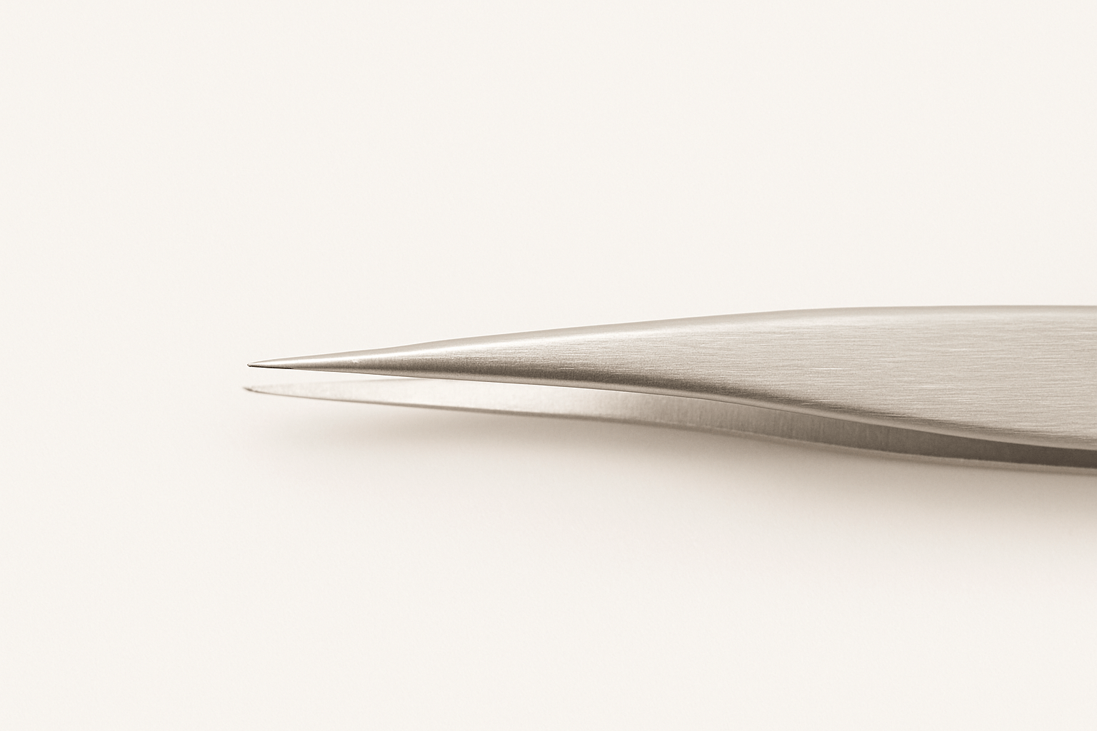 Precision Angled Tweezer – Stainless Steel Tip for Brows & Lash Application