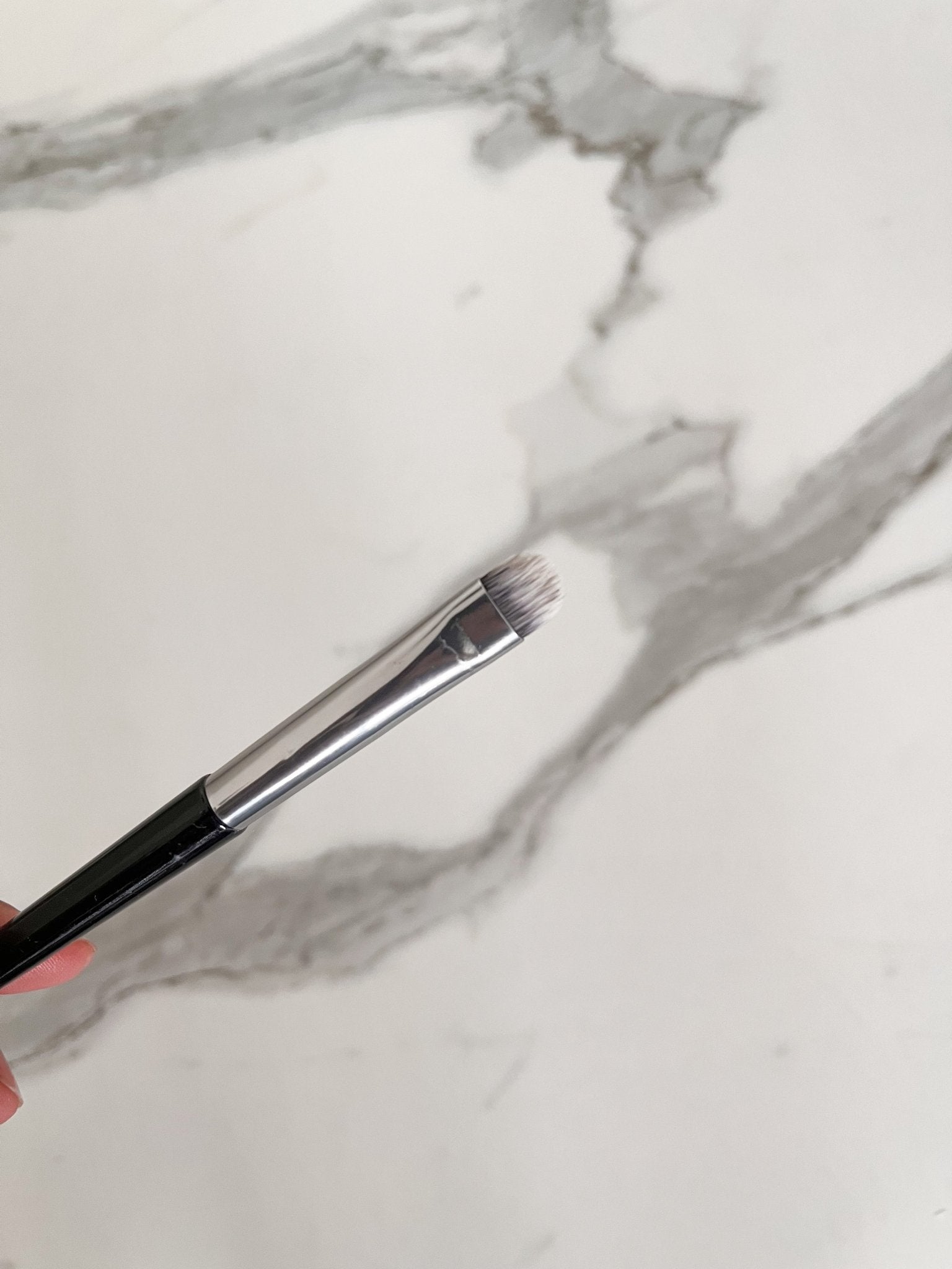 Precision Eye Shadow Brush - Perfect for Detailed Eye Makeup