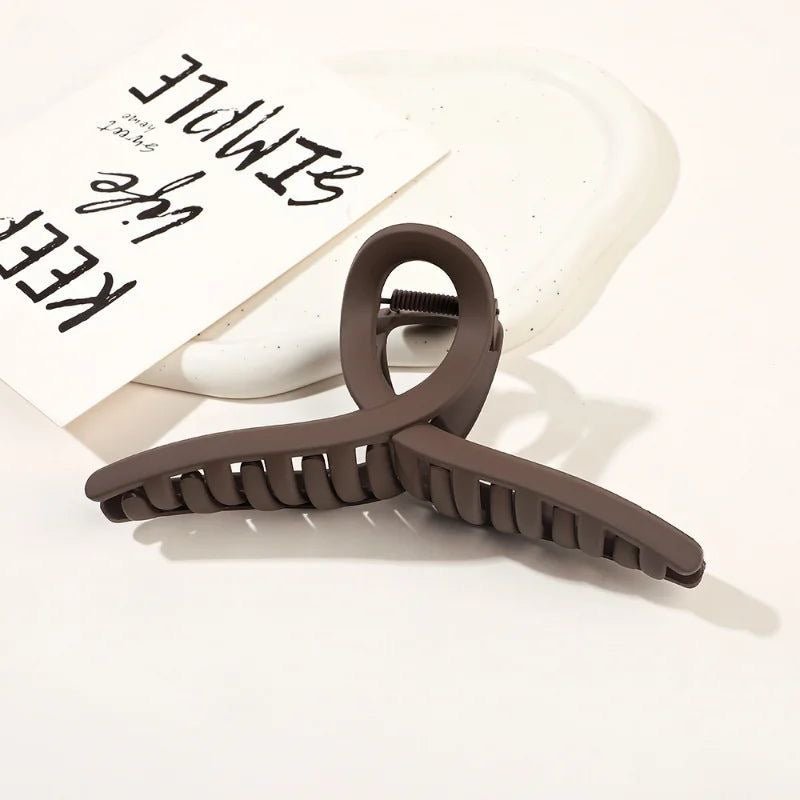 Matte Twist Hair Grip – Elegant and Functional Hair Clip