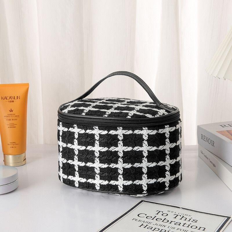 Tweed circle travel bag