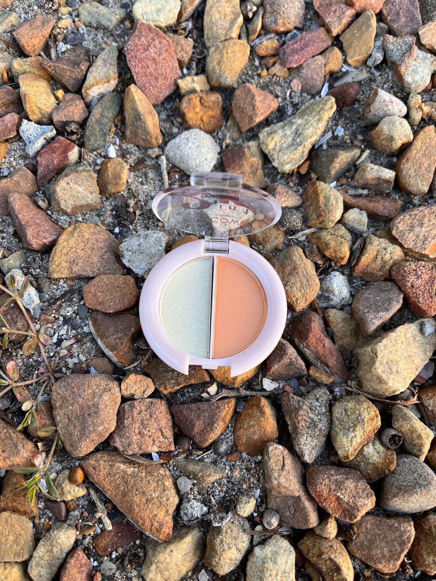Double Beauty Dual Highlighter & Contour Powder - Define & Illuminate