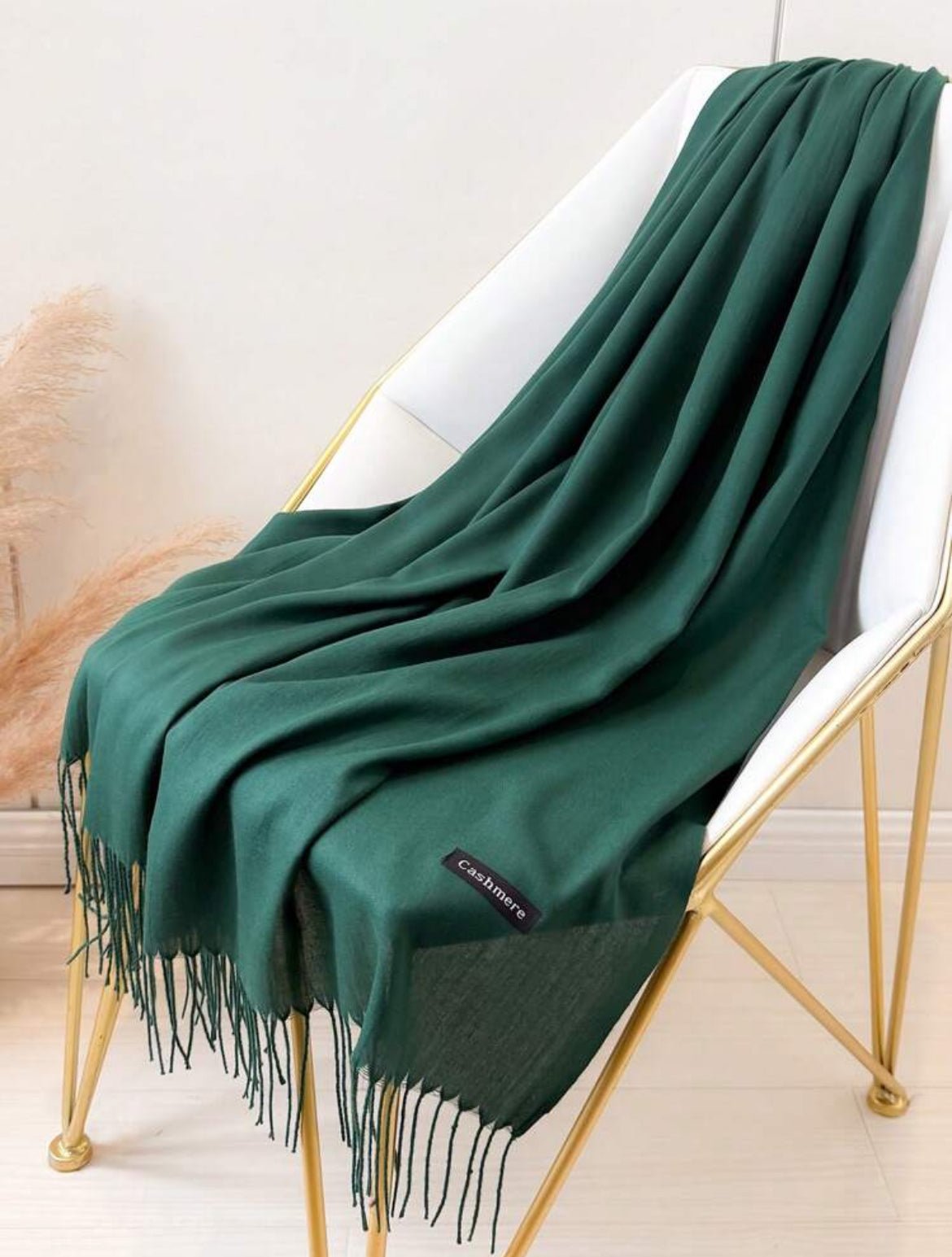 Classic Cashmere Scarf with Fringe – Soft & Elegant