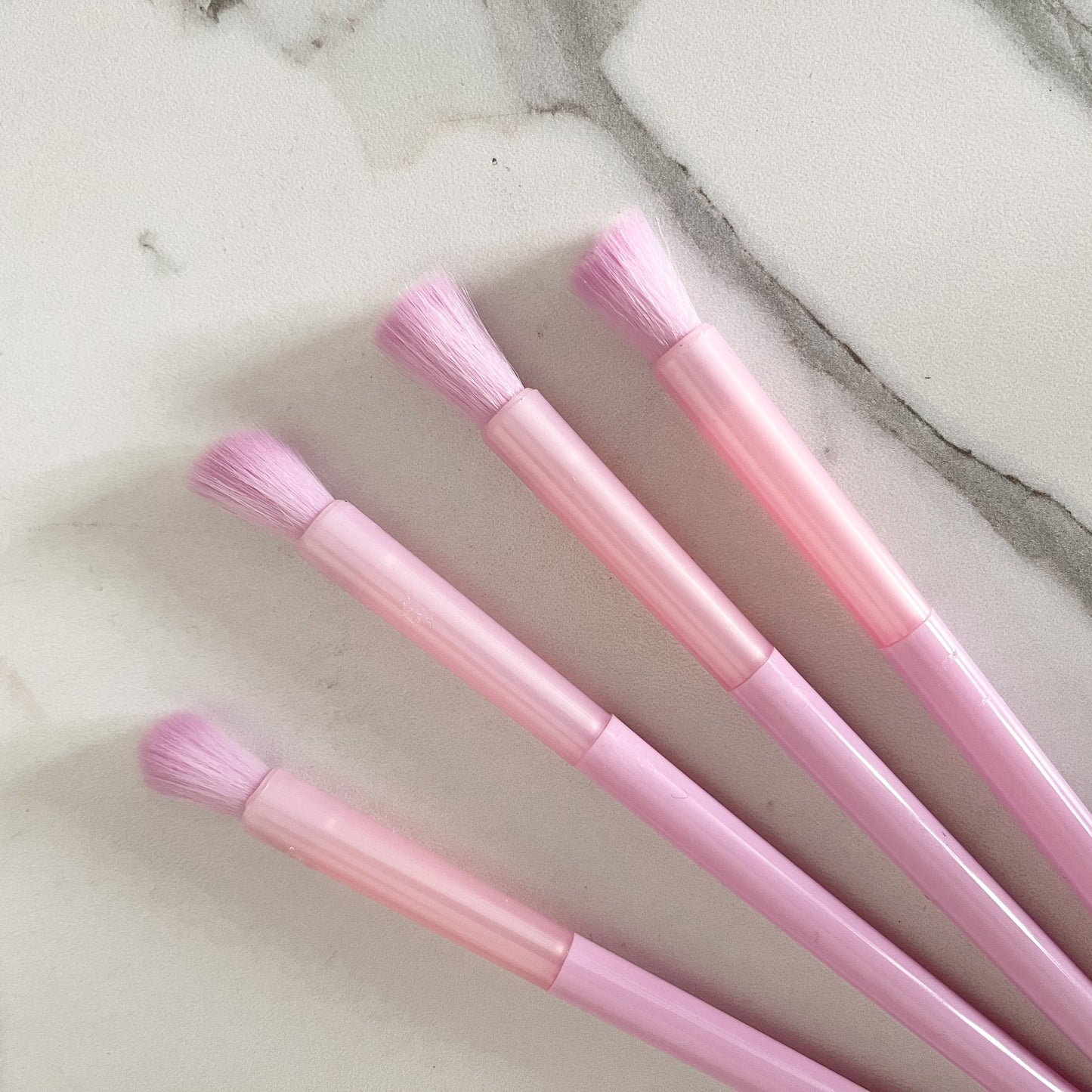 4-Piece Pink Makeup Brush Set - Professional and Stylish Beauty Tools