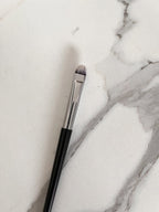 Precision Eye Shadow Brush - Perfect for Detailed Eye Makeup