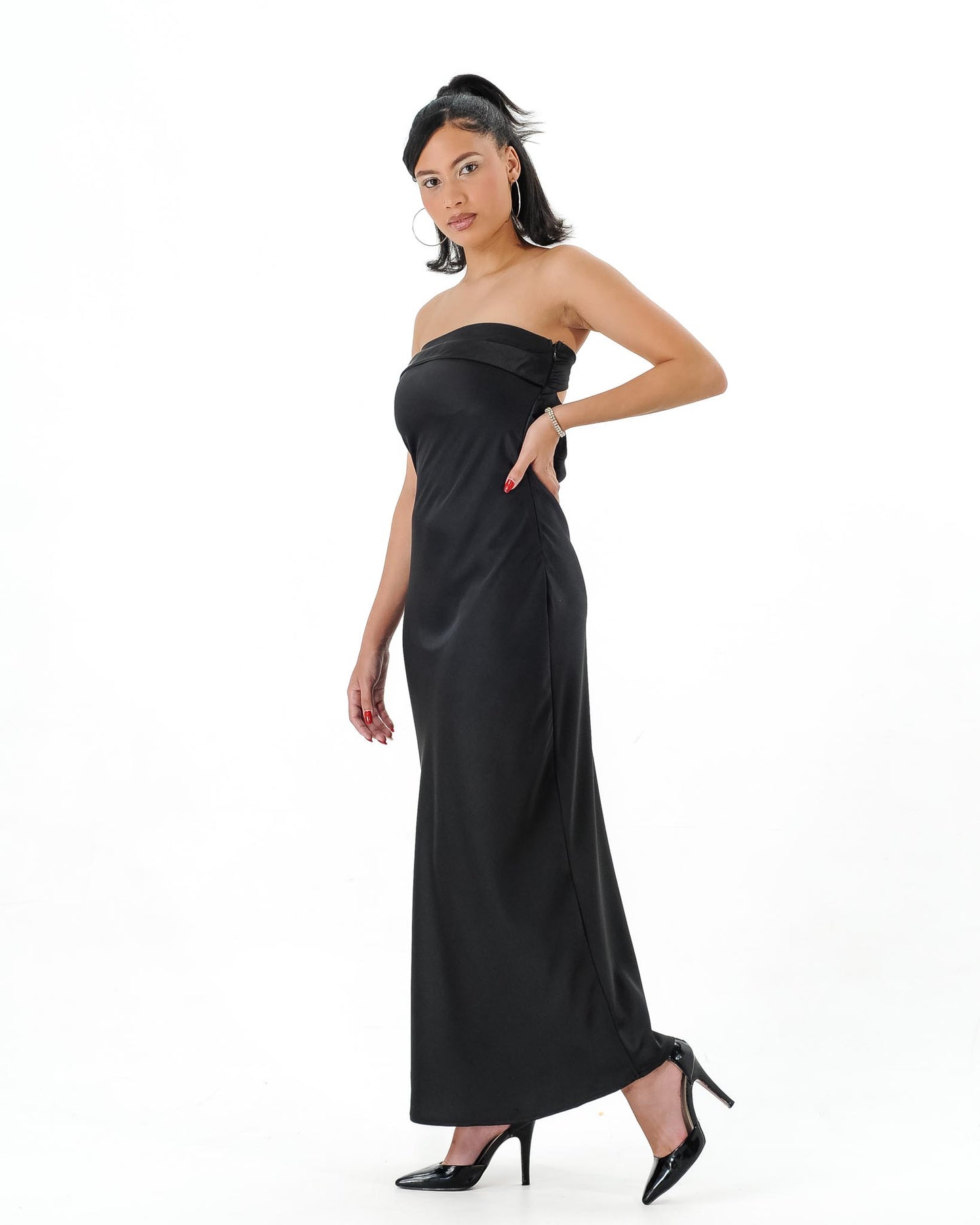 Glamorous Satin Bodycon Dress – Luxe Shine & Flattering Fit