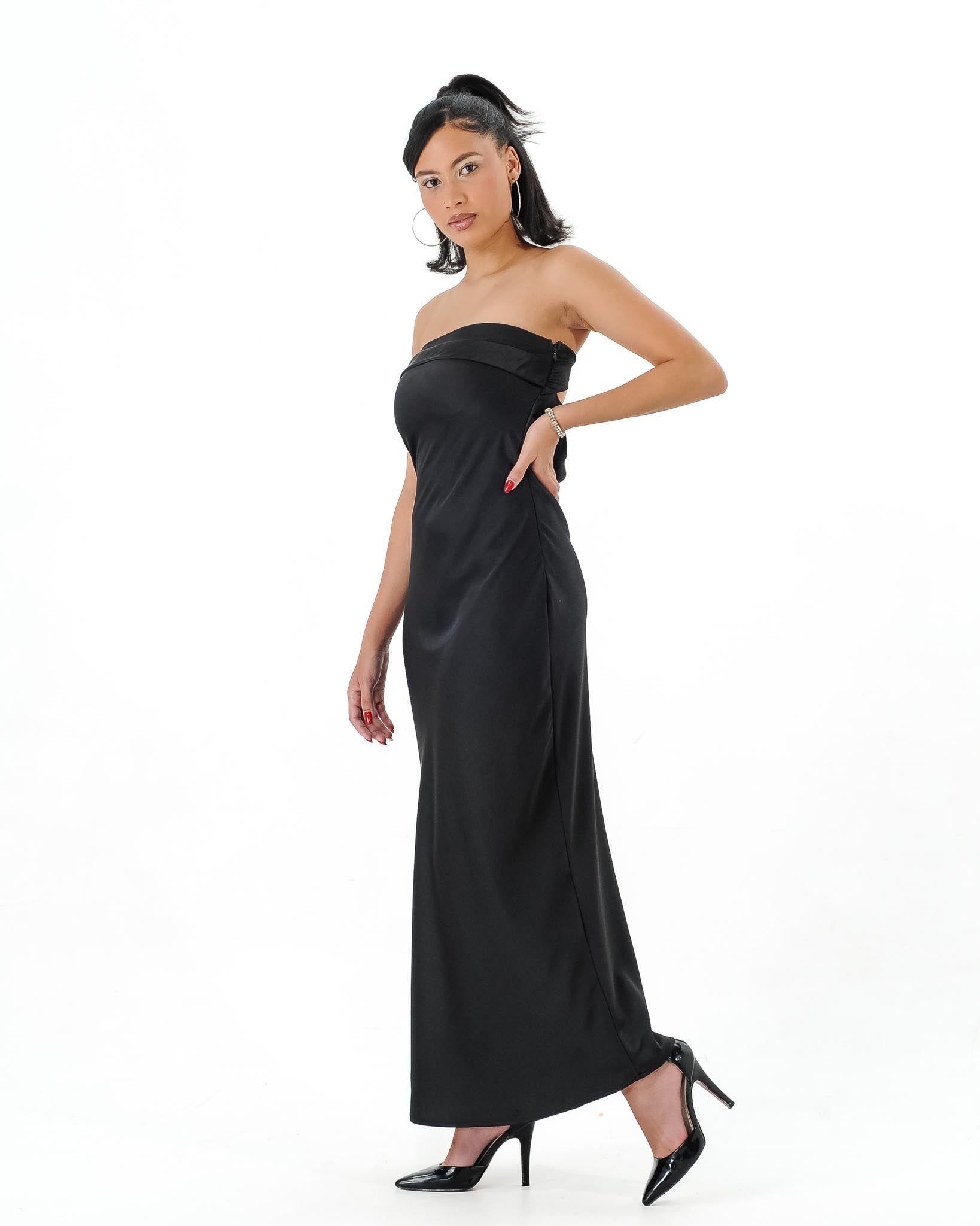 Glamorous Satin Bodycon Dress – Luxe Shine & Flattering Fit