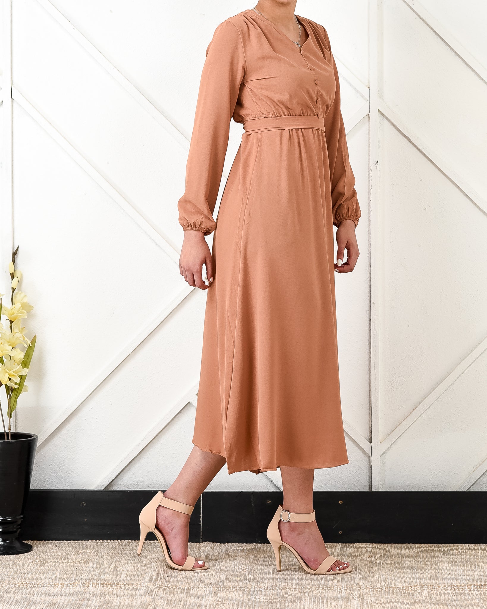 Button-Detail Green Dress With Belt XD21
