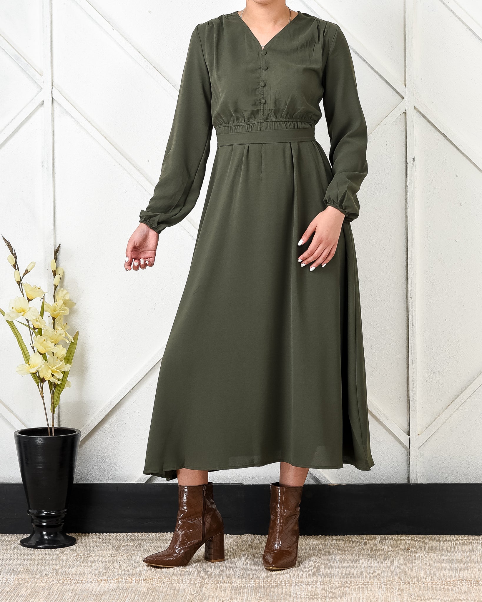 Button-Detail Green Dress With Belt XD21