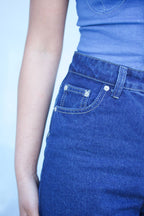 High-Waisted Straight-Leg Jeans – Dark Wash
