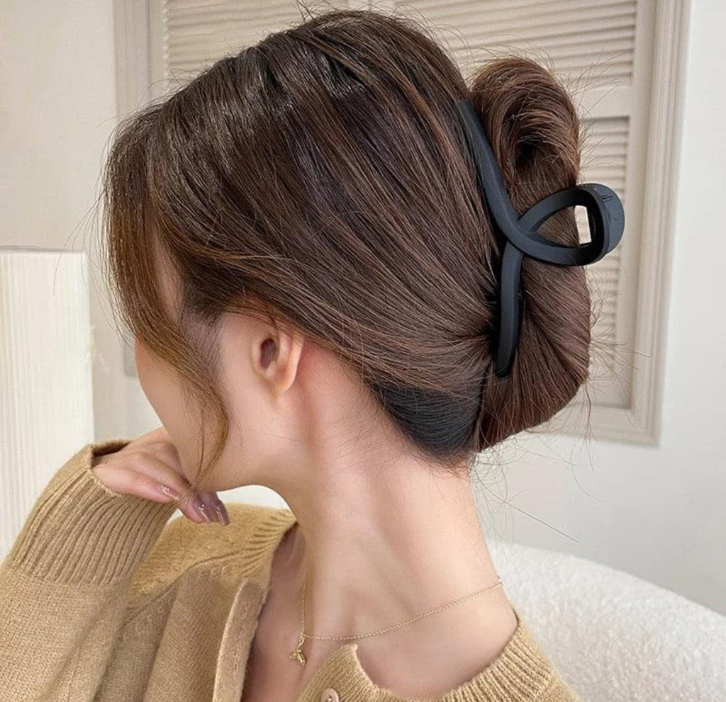 Matte Twist Hair Grip – Elegant and Functional Hair Clip