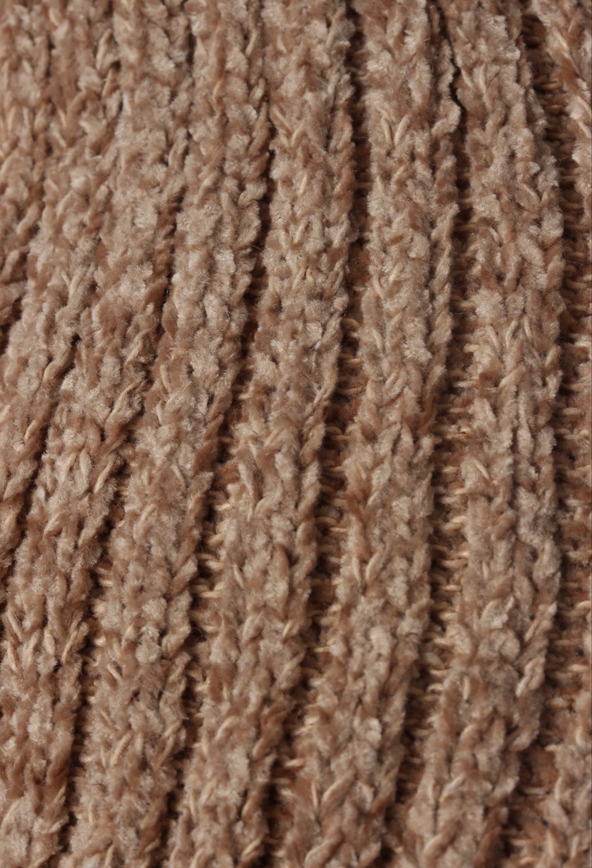 Thick Ribbed Beanie with Fleece Lining – R Logo Style