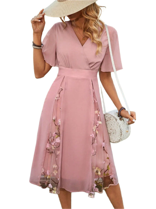 Delicate Mesh Splicing Dress with Floral Accents – Elegance in Every Detail
